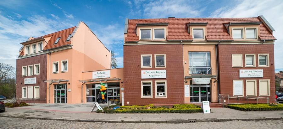 Widok budynku A i B Centrum Zdrowia Ogrodowa